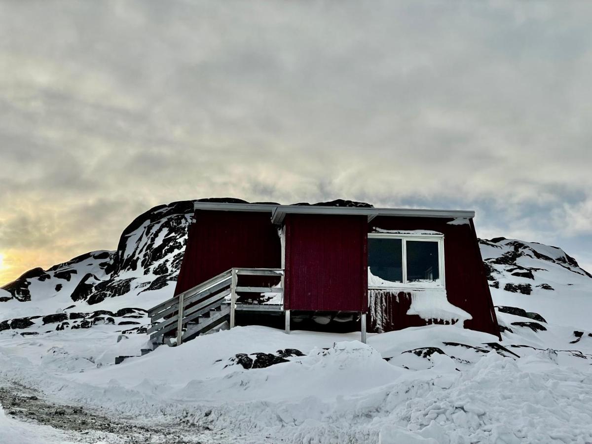 Inuk Hostels Nuuk Exteriör bild
