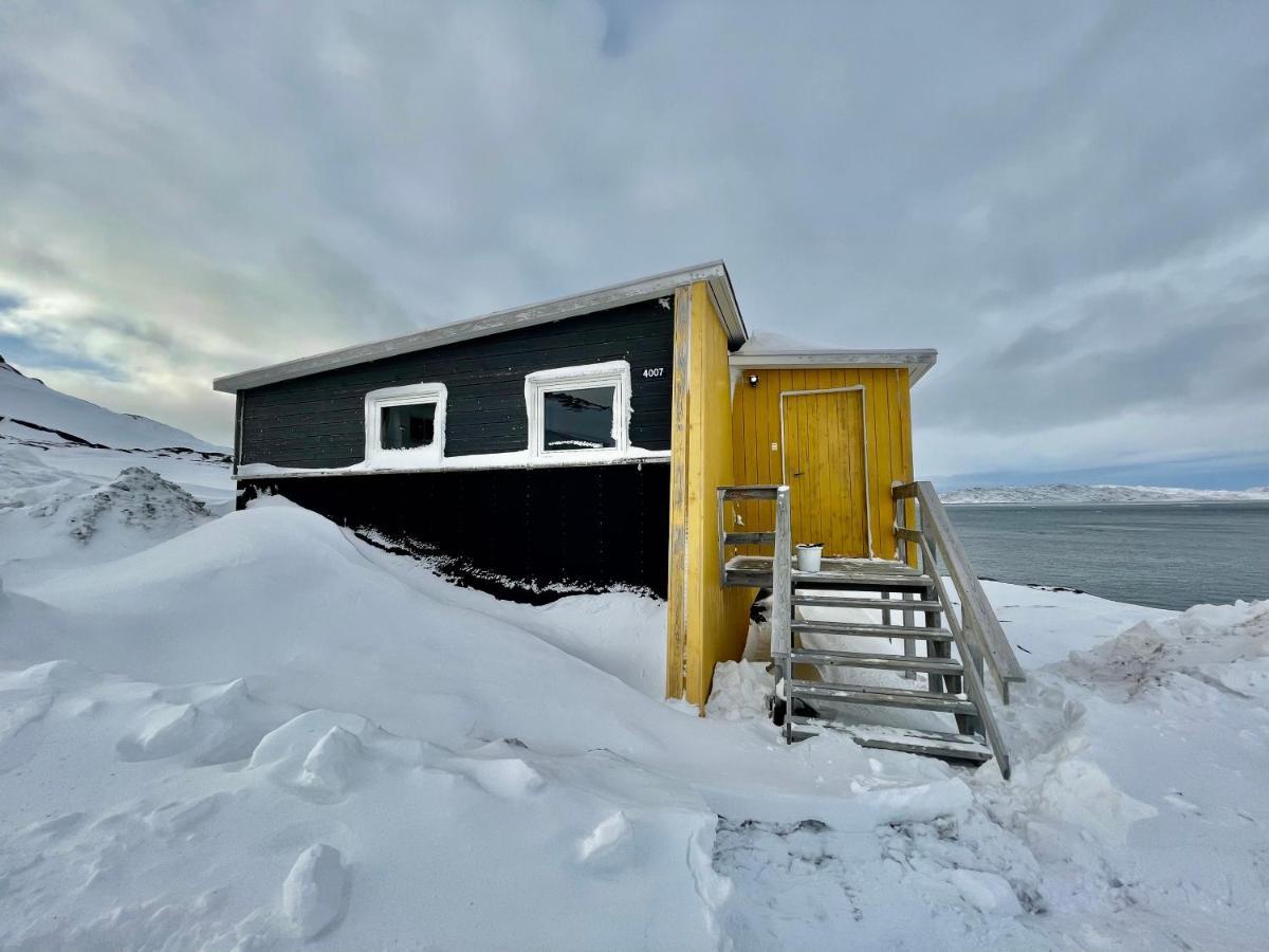 Inuk Hostels Nuuk Exteriör bild